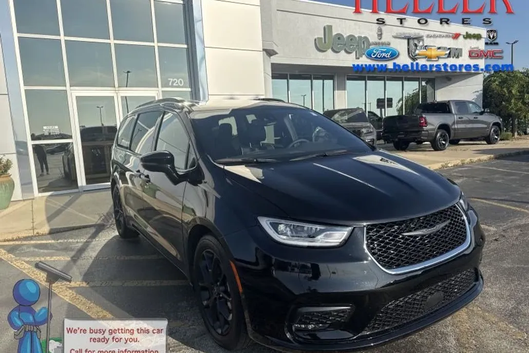 2025 Chrysler Pacifica Limited photo 1