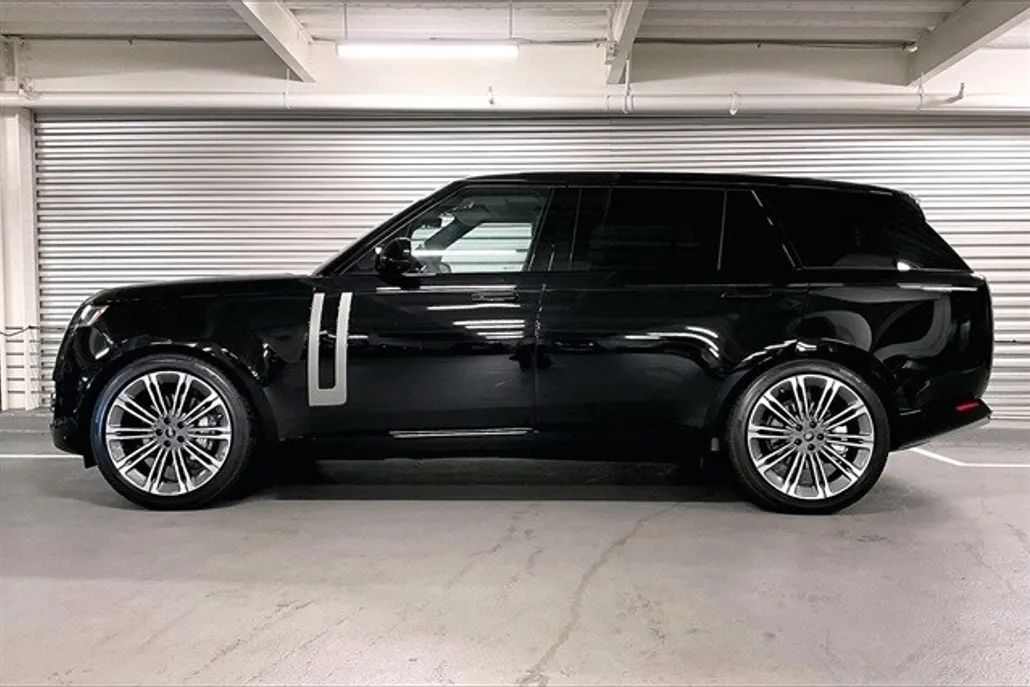 2025 Land Rover Range Rover SE photo 1