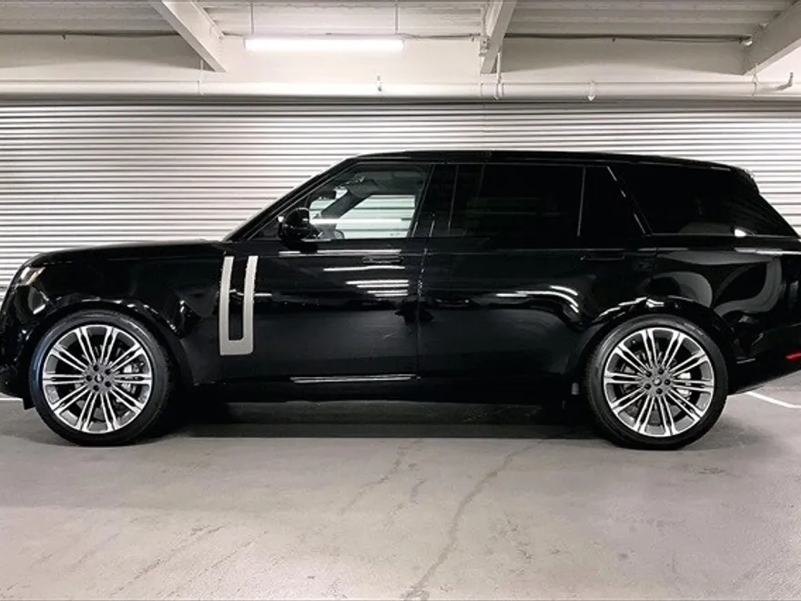 2025 Land Rover Range Rover SE photo 1