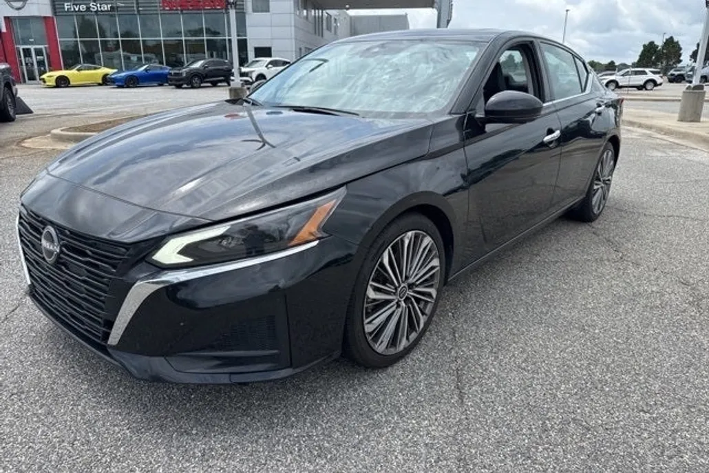2023 Nissan Altima 2.5 SL photo 1