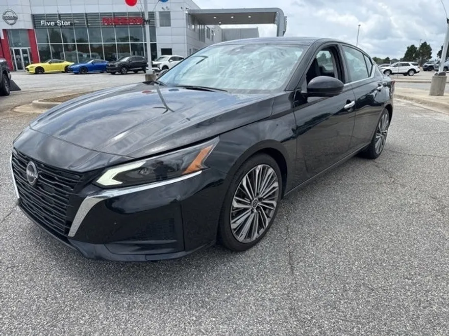 2023 Nissan Altima 2.5 SL photo 1