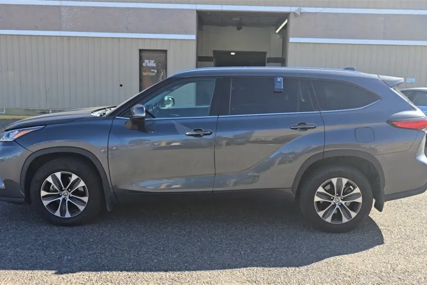 2020 Toyota Highlander XLE photo 1