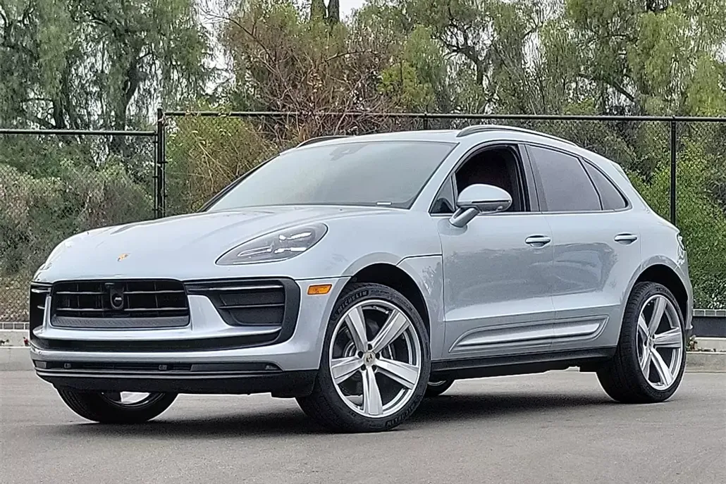 2024 Porsche Macan photo 1