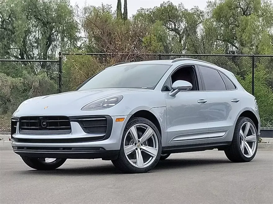 2024 Porsche Macan photo 1