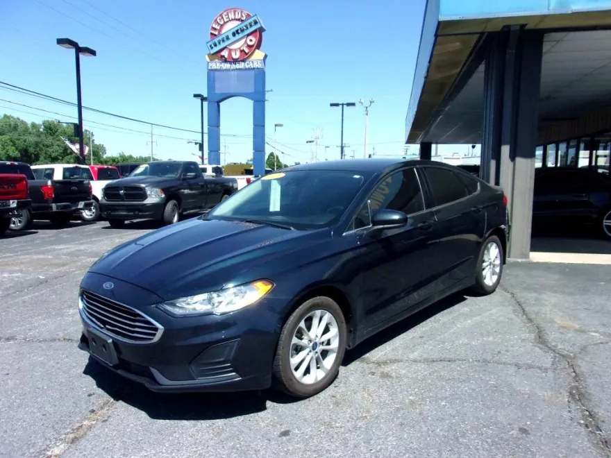 2020 Ford Fusion SE photo 1