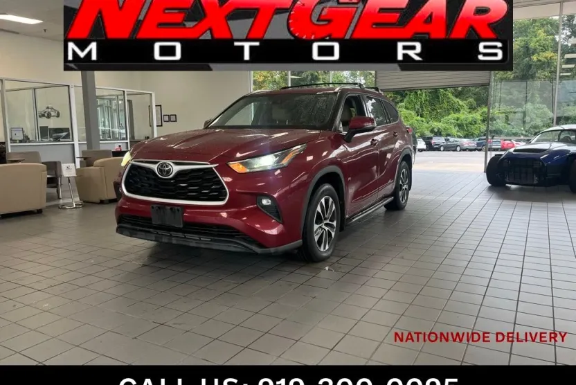 2021 Toyota Highlander XLE photo 1