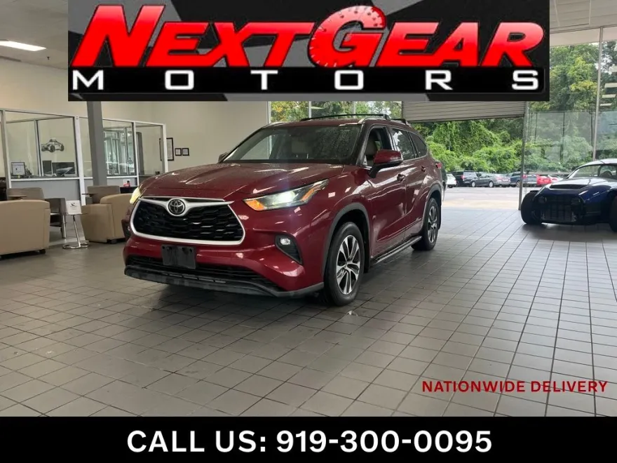 2021 Toyota Highlander XLE photo 1