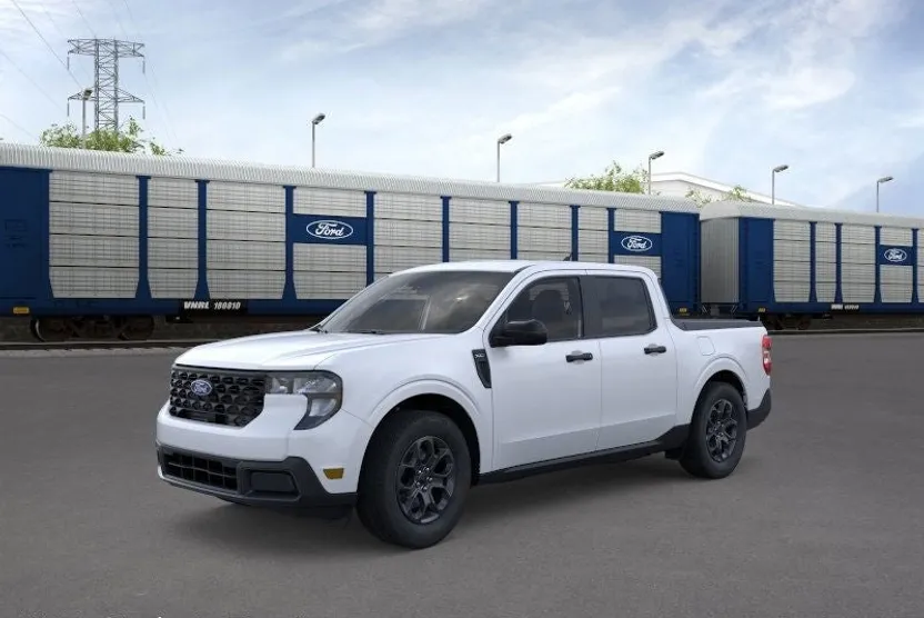 2025 Ford Maverick XLT photo 1