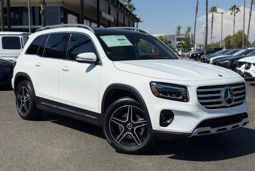 2026 Mercedes Benz GLB 250 photo 1