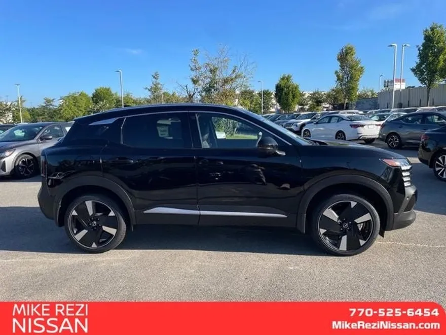 2025 Nissan Kicks SR photo 1