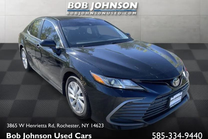 2023 Toyota Camry LE photo 1