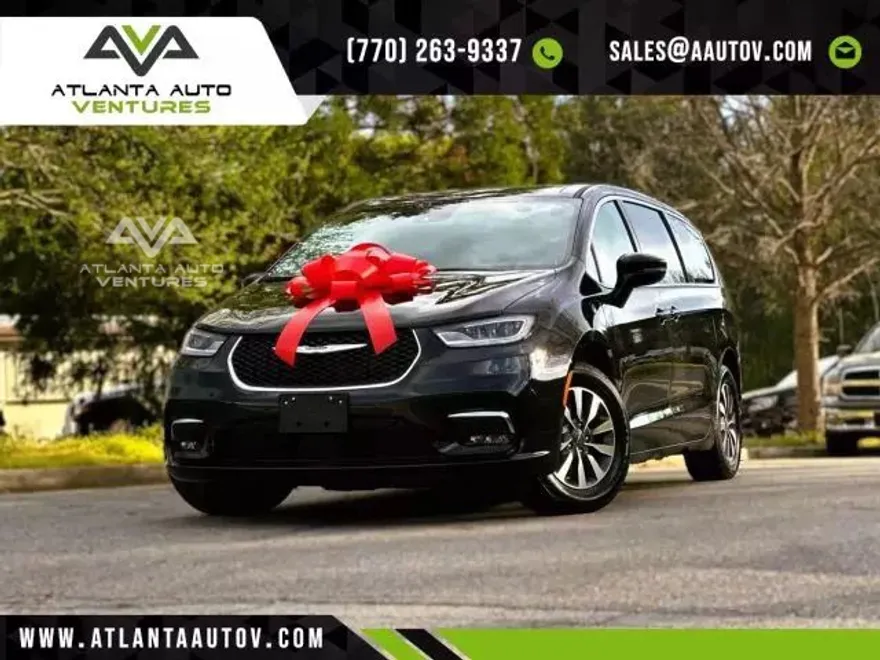 2024 Chrysler Pacifica Hybrid photo 1