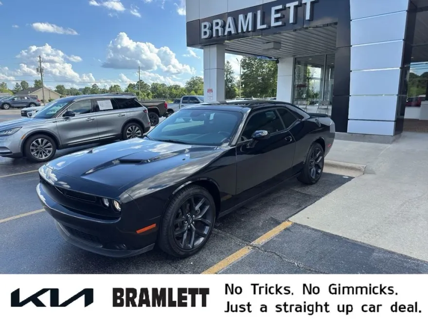 2023 Dodge Challenger SXT photo 1