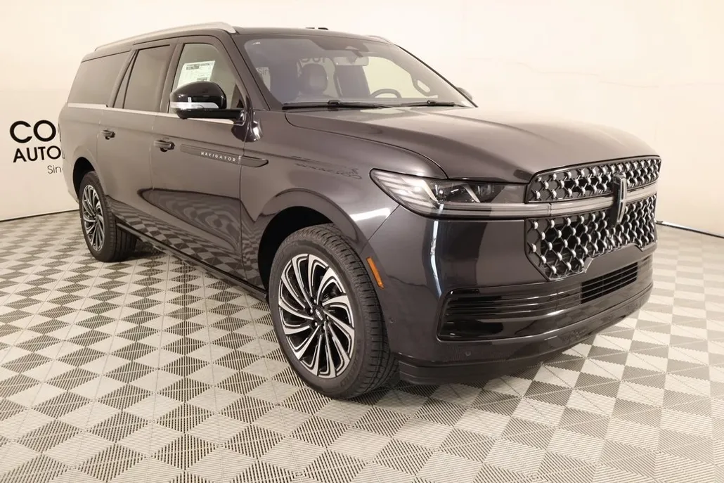 2025 Lincoln Navigator Black Label photo 1