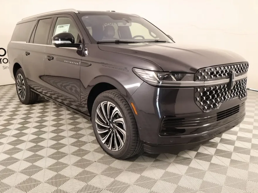 2025 Lincoln Navigator Black Label photo 1