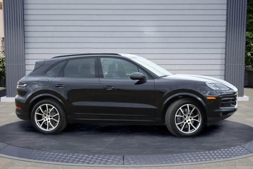 2024 Porsche Cayenne Base photo 1