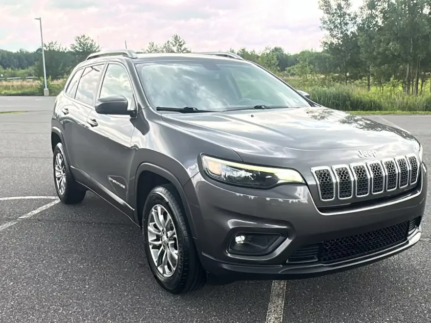 2019 Jeep Cherokee Latitude photo 1