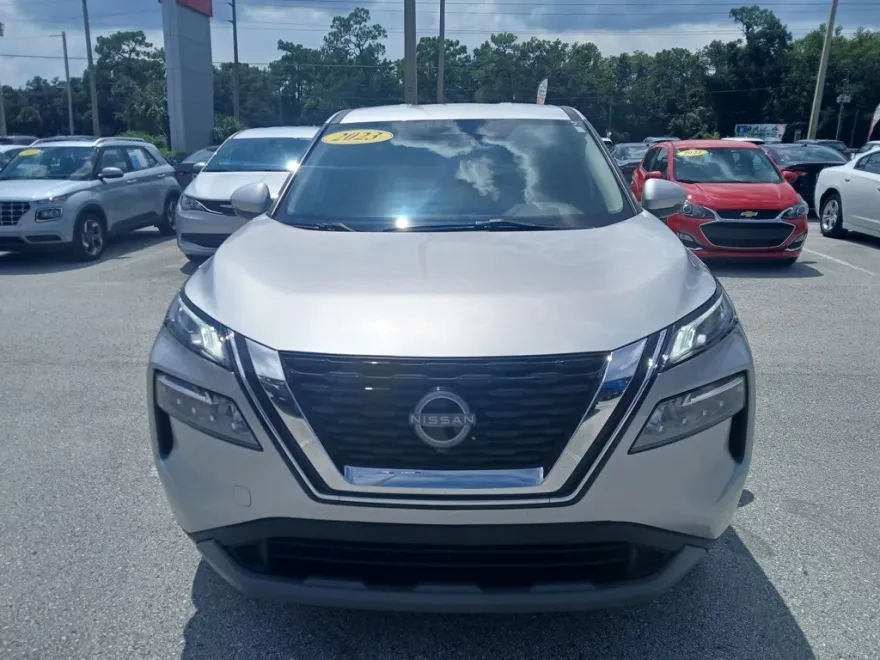 2023 Nissan Rogue SV photo 1