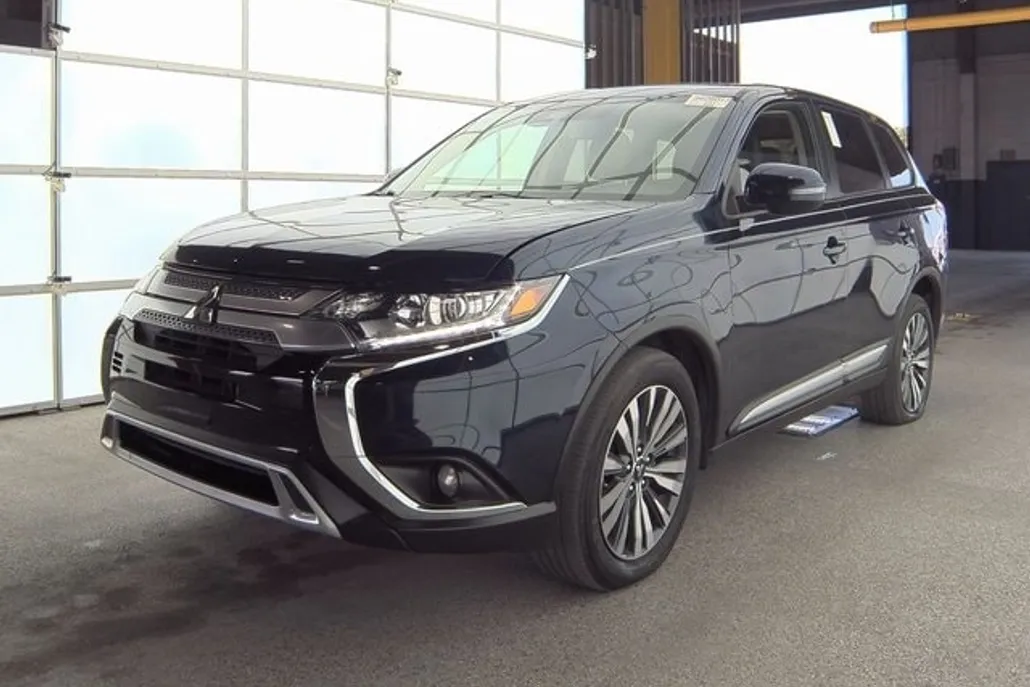 2020 Mitsubishi Outlander SE photo 1