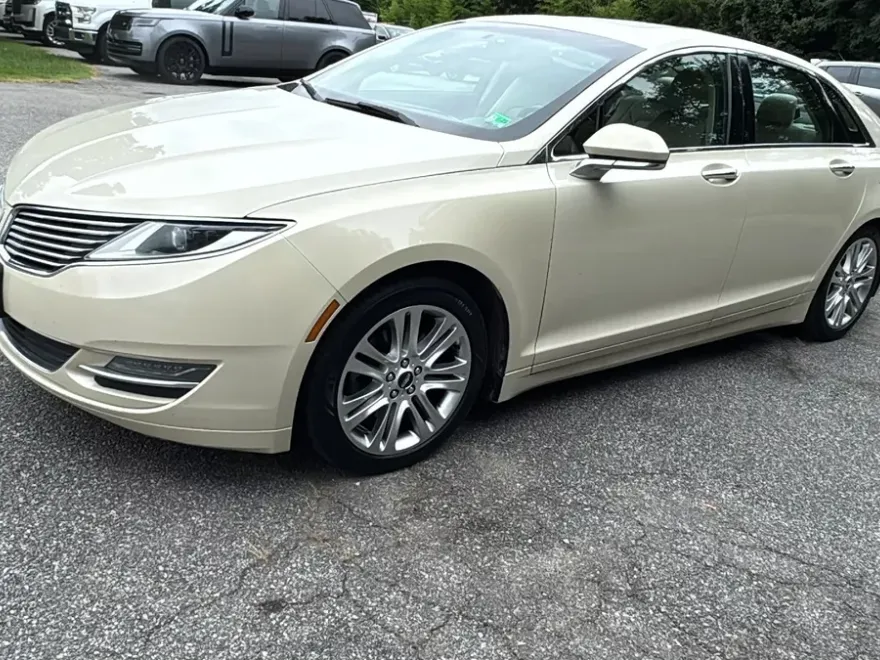 2016 Lincoln MKZ photo 1