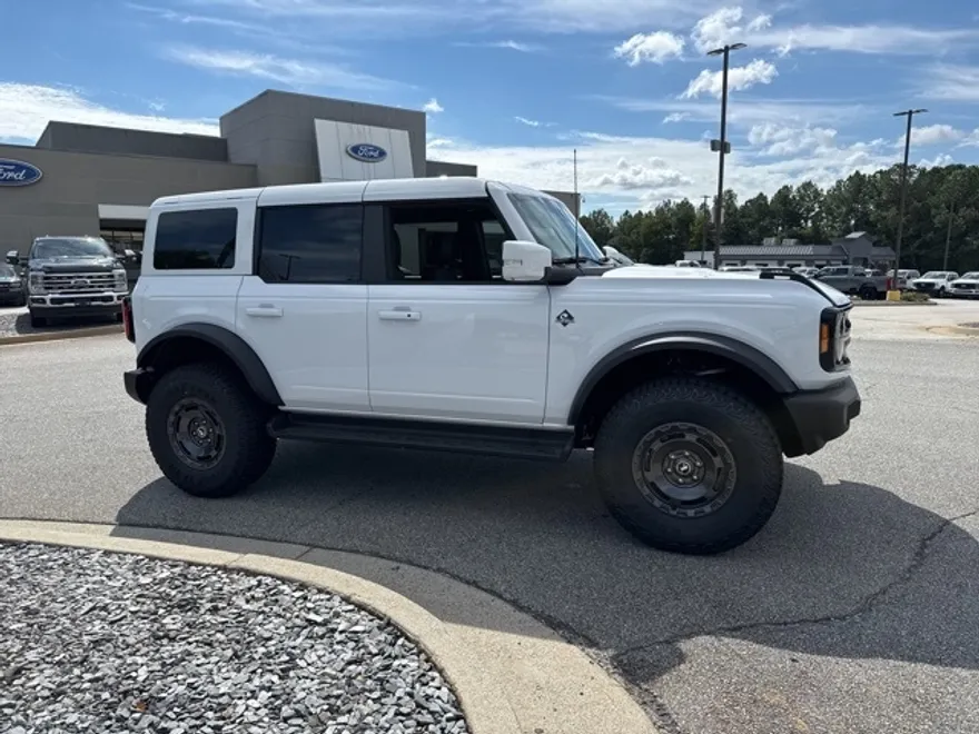 2025 Ford Bronco Outer Banks photo 1