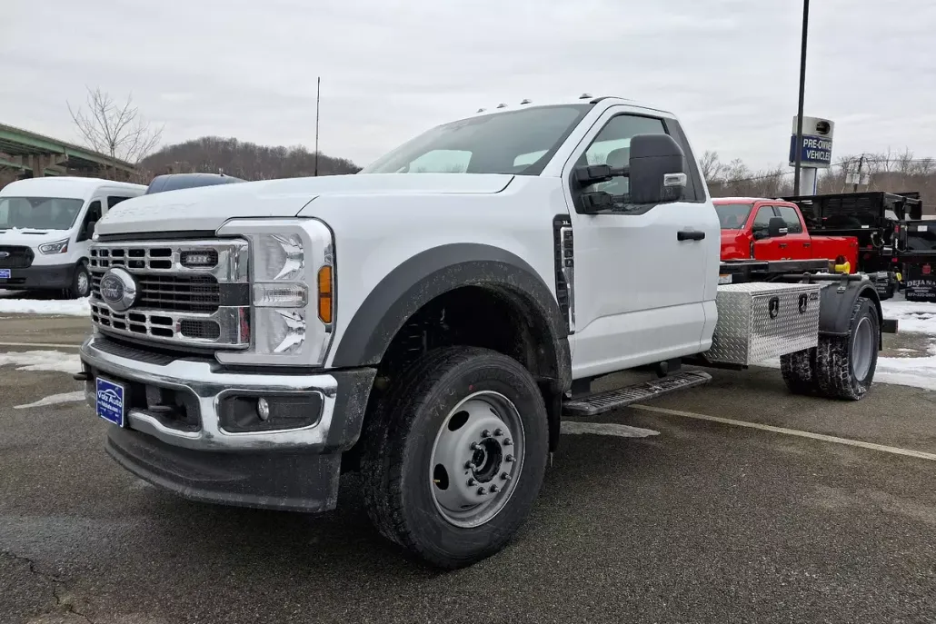 2024 Ford F-600 photo 1