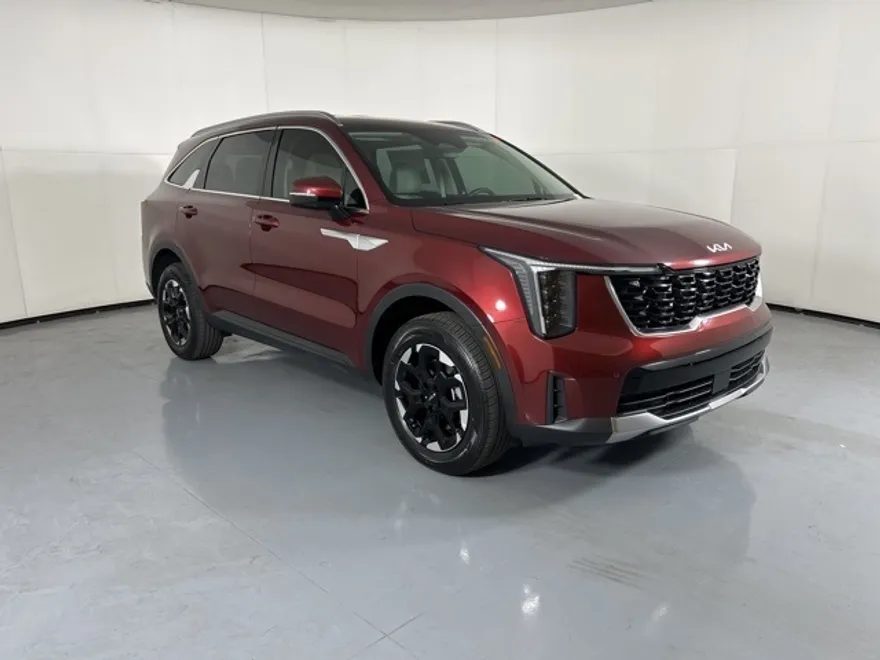 2025 Kia Sorento S photo 1