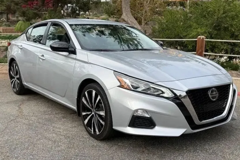 2022 Nissan Altima 2.5 SR photo 1