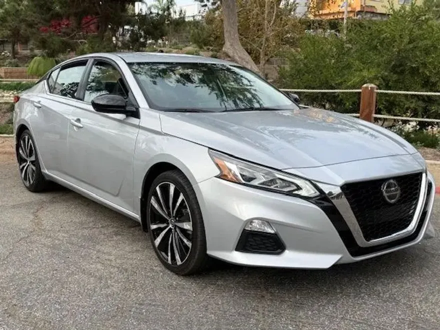 2022 Nissan Altima 2.5 SR photo 1