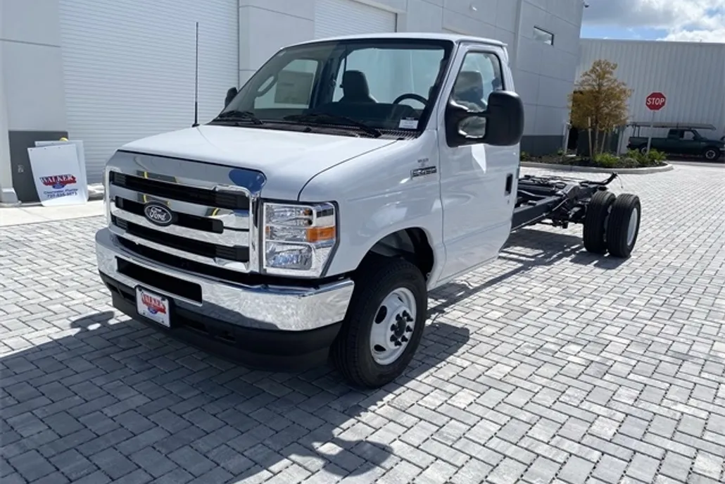 2026 Ford E-450 photo 1