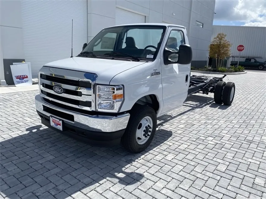 2026 Ford E-450 photo 1