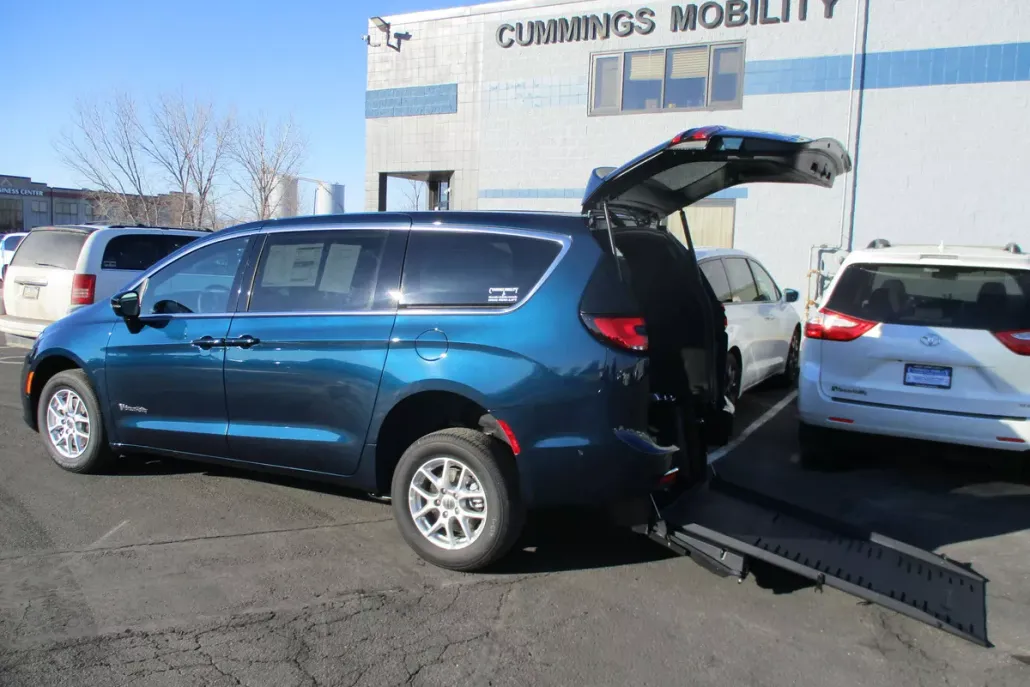2025 Chrysler Pacifica photo 1