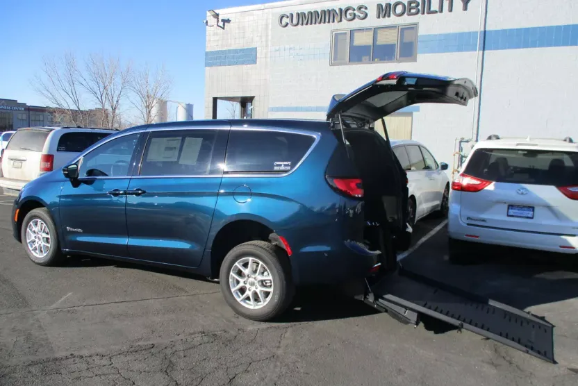 2025 Chrysler Pacifica photo 1