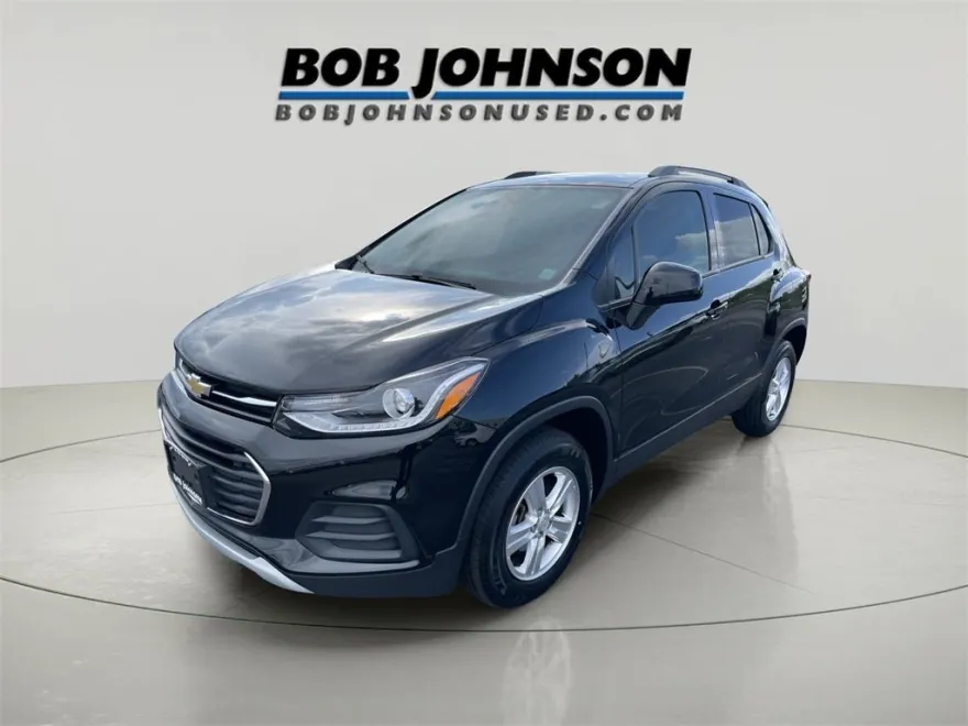 2022 Chevrolet Trax LT photo 1