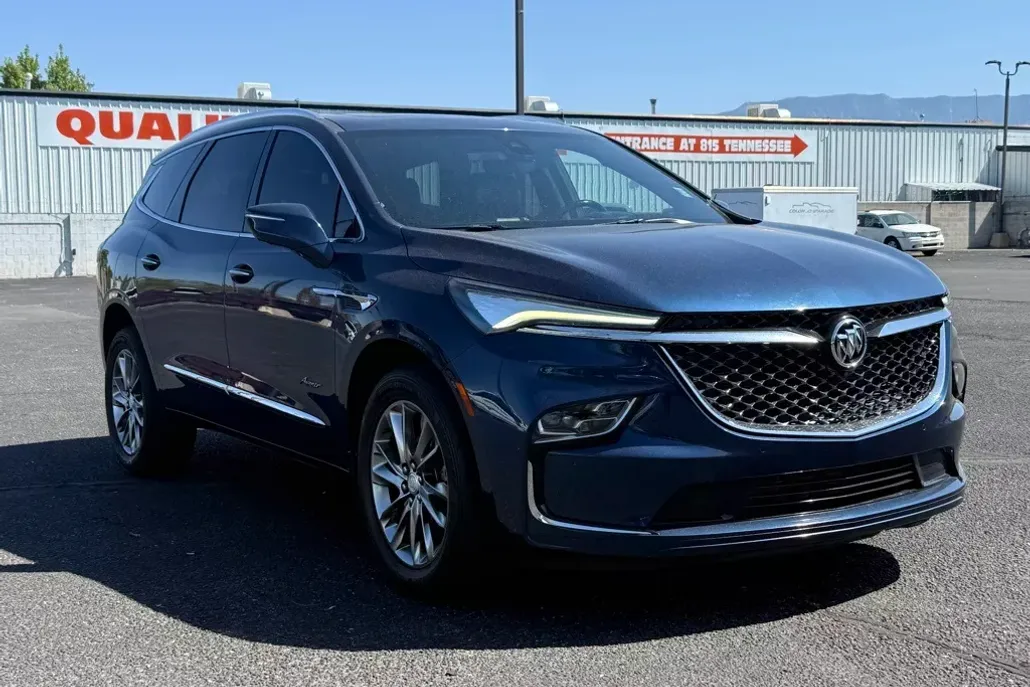 2022 Buick Enclave Avenir photo 1