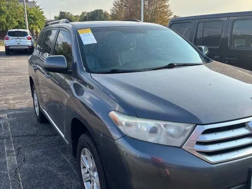 2011 Toyota Highlander Base photo 1