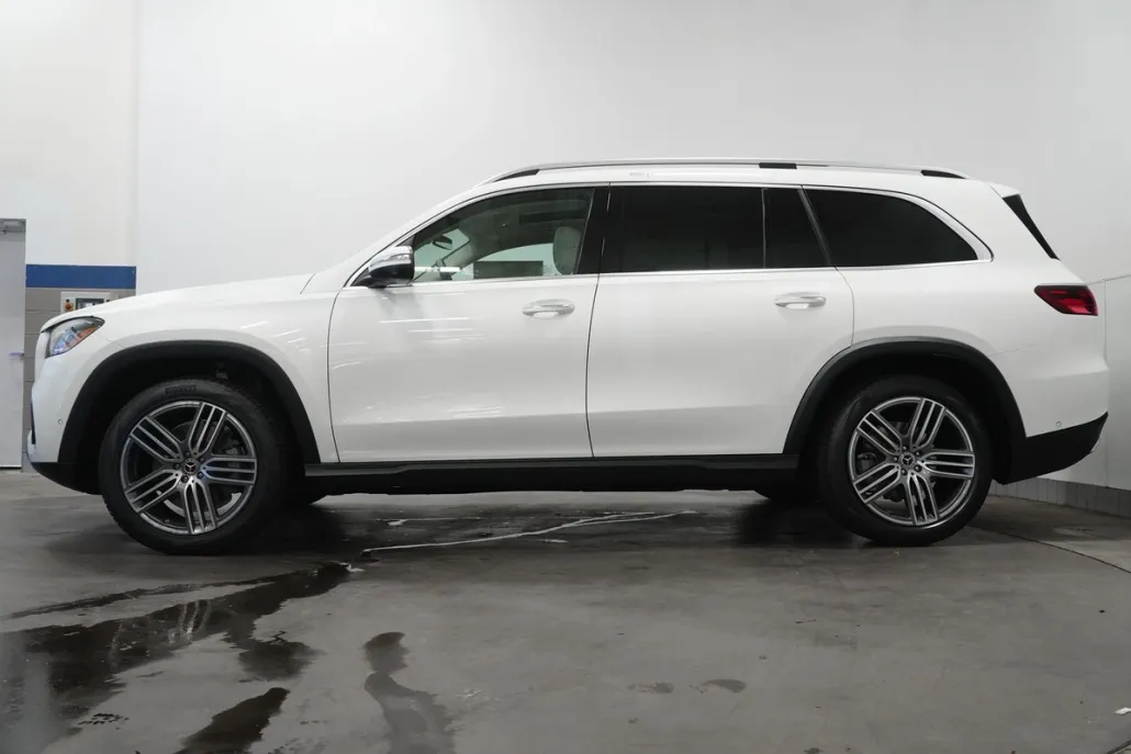 2026 Mercedes Benz GLS 450 4MATIC photo 1