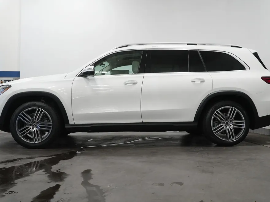 2026 Mercedes Benz GLS 450 4MATIC photo 1