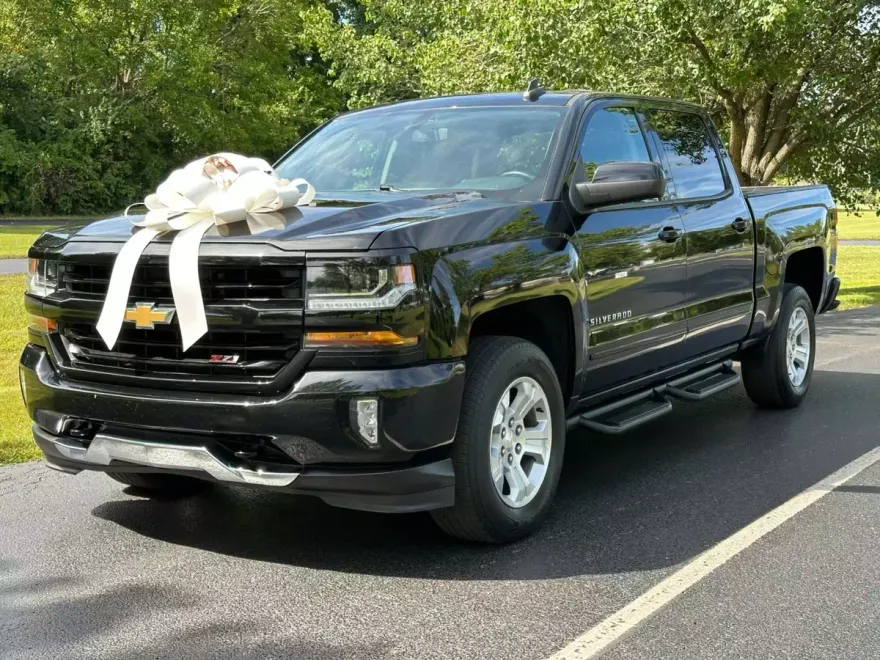 2017 Chevrolet Silverado 1500 Z71 LT photo 1