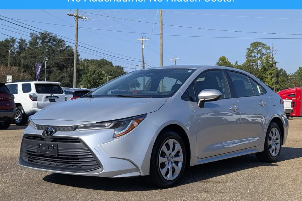 2023 Toyota Corolla LE photo 1