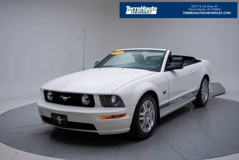 2005 Ford Mustang GT Deluxe photo 1