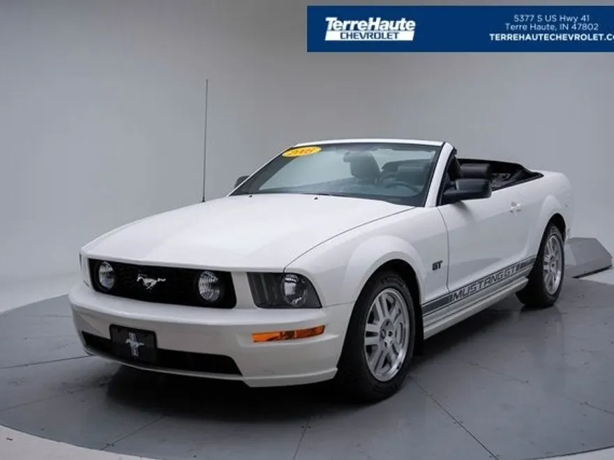 2005 Ford Mustang GT Deluxe photo 1