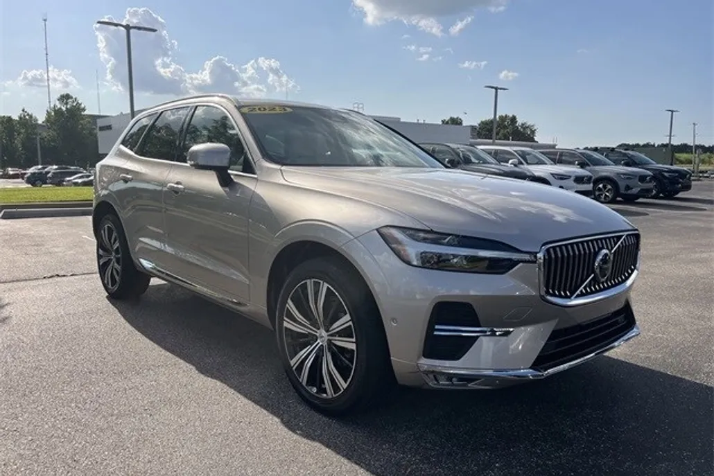 2023 Volvo XC60 B5 Plus photo 1