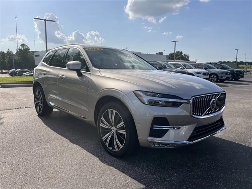 2023 Volvo XC60 B5 Plus photo 1