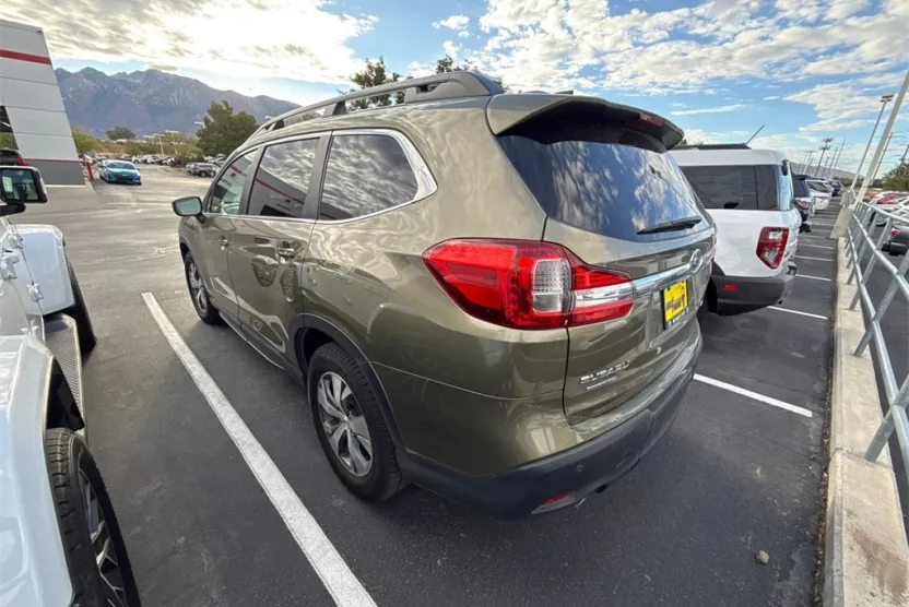 2022 Subaru Ascent Premium photo 1