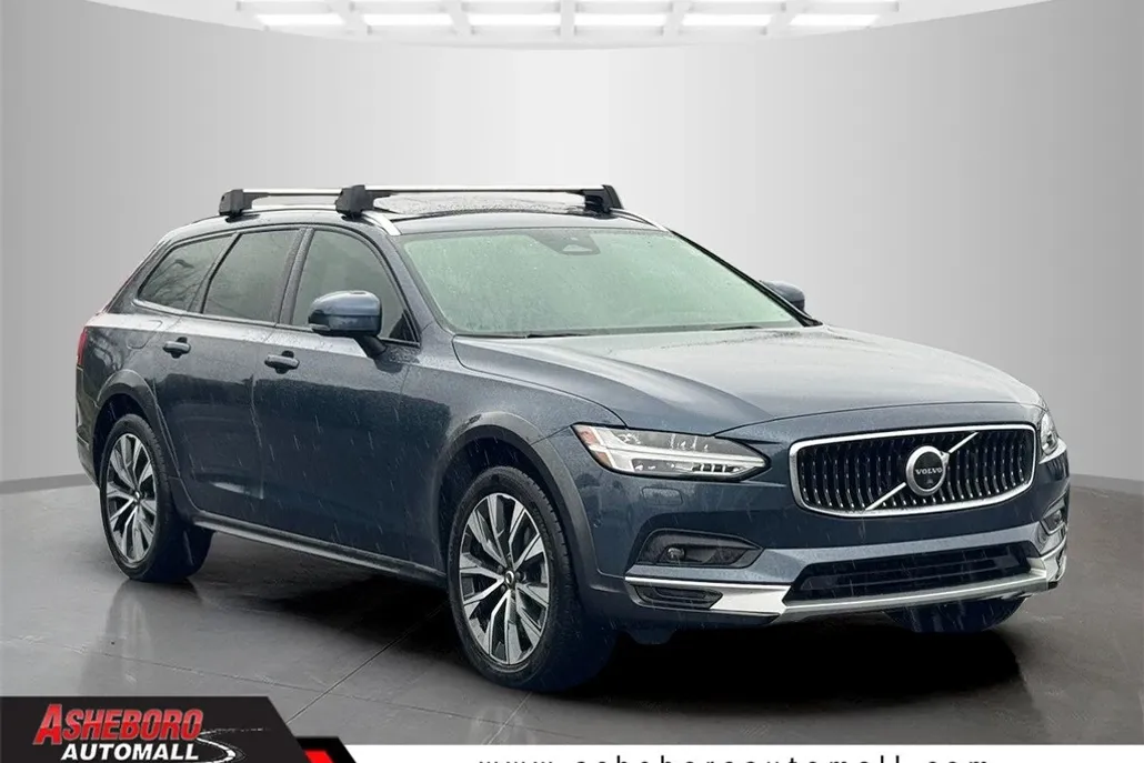 2023 Volvo V90 Cross Country B6 AWD Plus photo 1