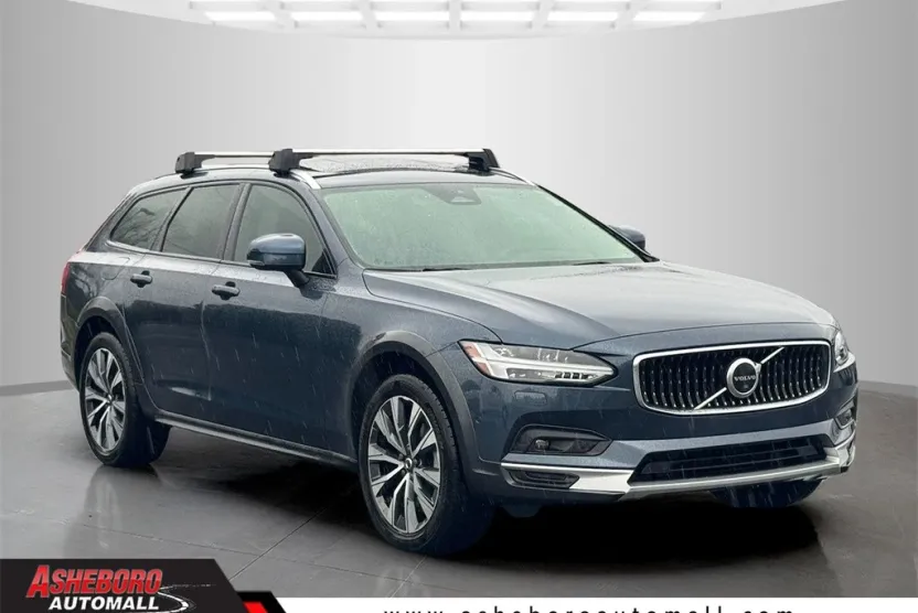 2023 Volvo V90 Cross Country B6 AWD Plus photo 1