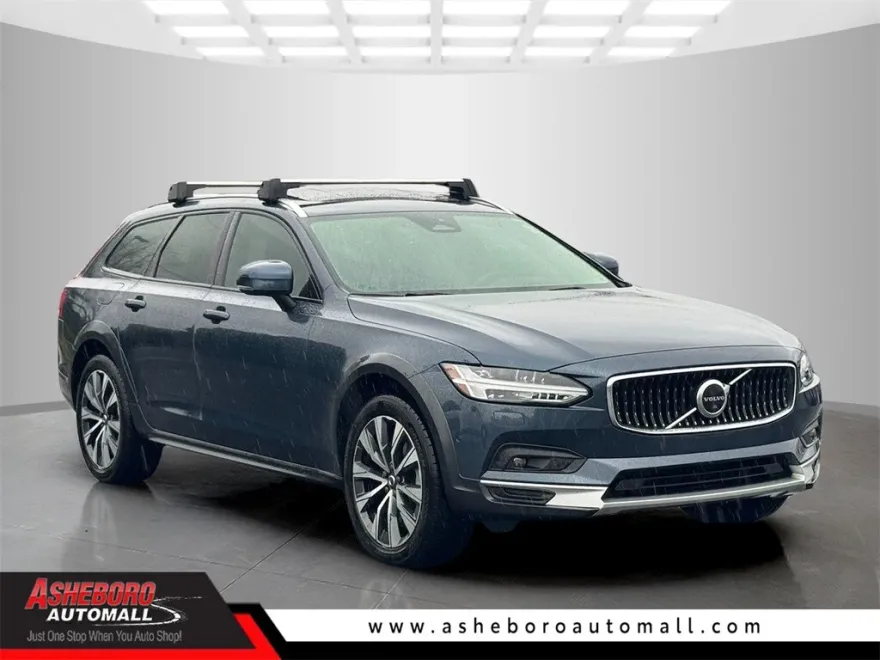2023 Volvo V90 Cross Country B6 AWD Plus photo 1
