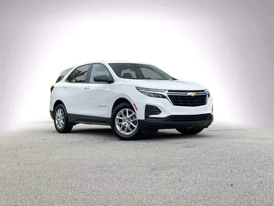2023 Chevrolet Equinox LS photo 1