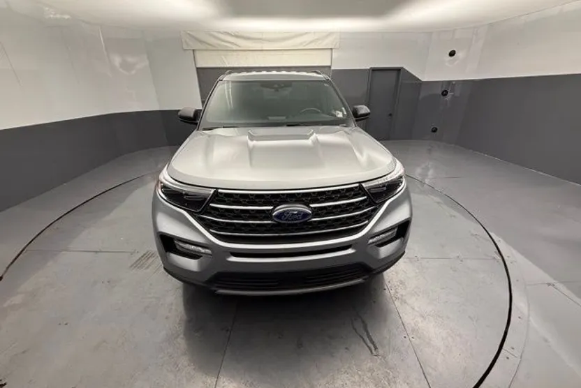 2020 Ford Explorer XLT photo 1